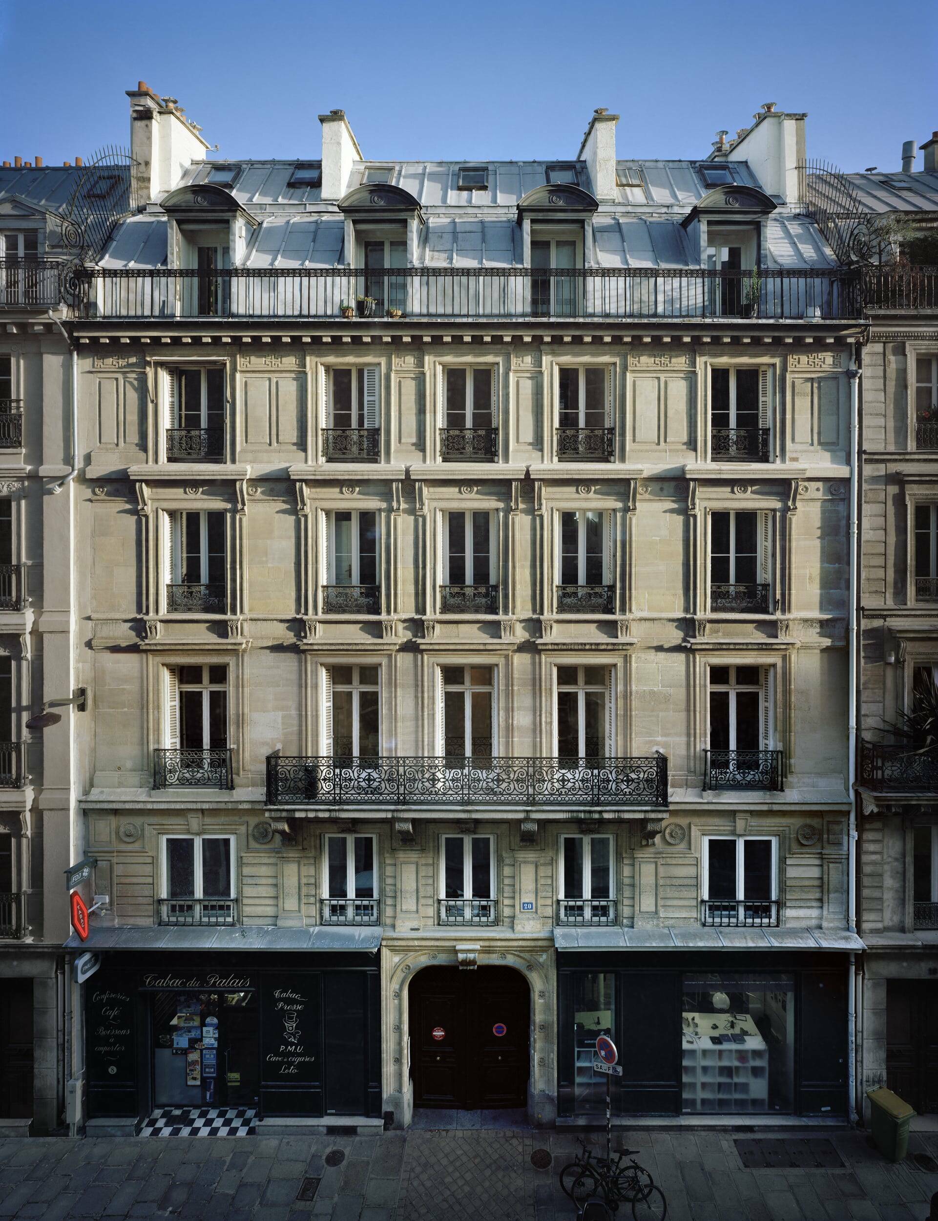 BANQUE