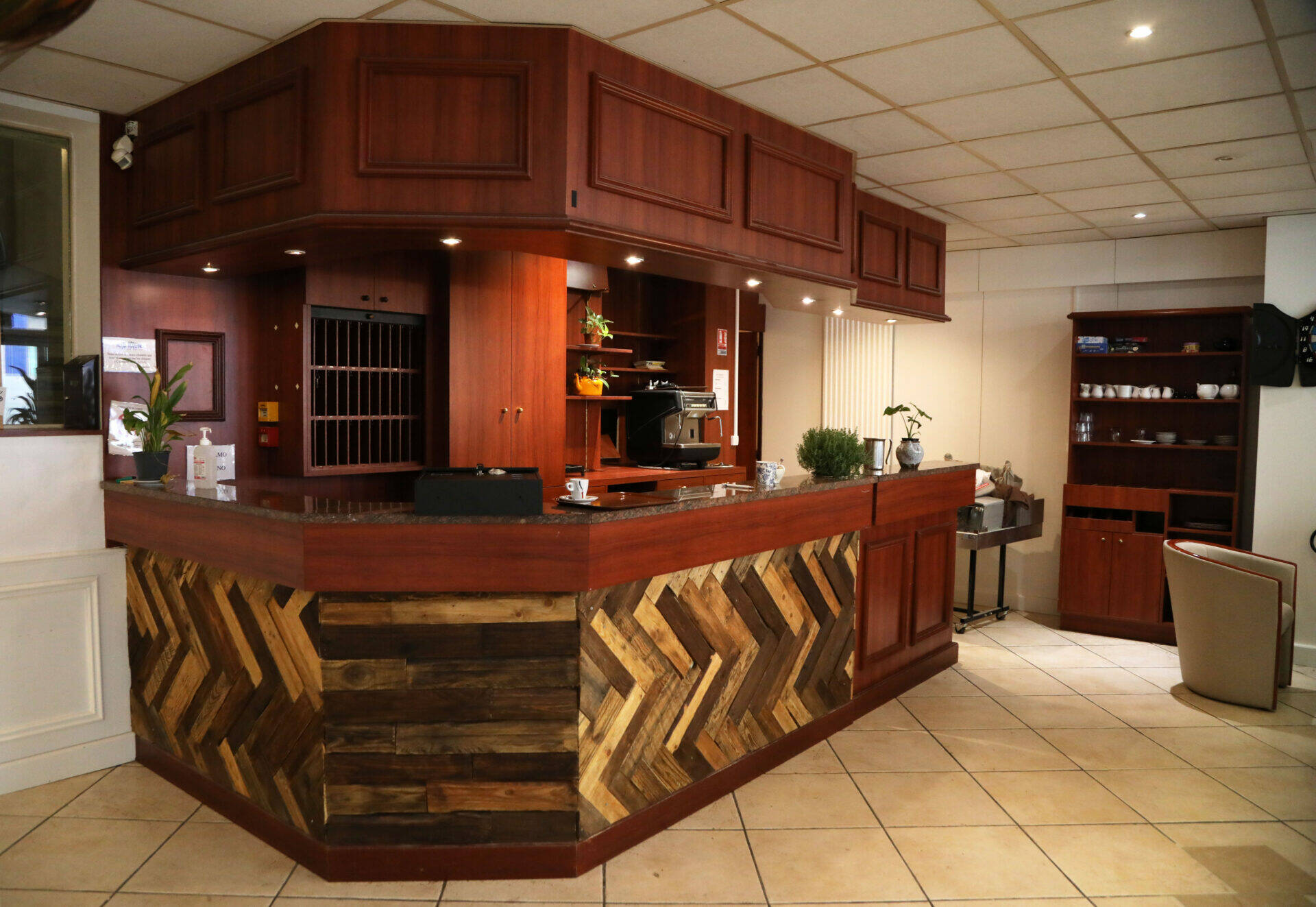 Accueil de l'Hôtel moderne où les colocataire peuvent se retrouver. Lieu important de la colocation solidaire