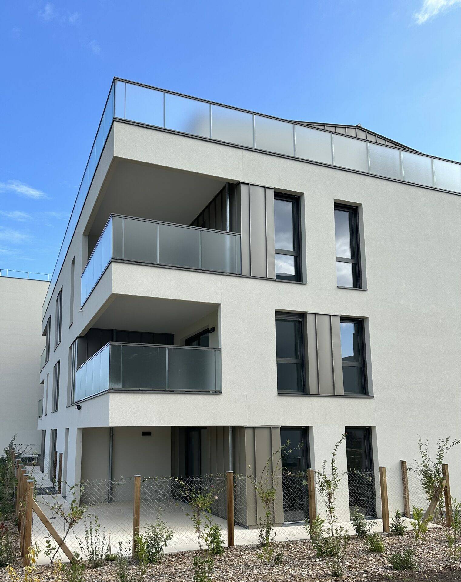 les équipes de 6e Sens Immobilier au Domaine d'Epona à Rillieux la Pape lors des pré-livraisons