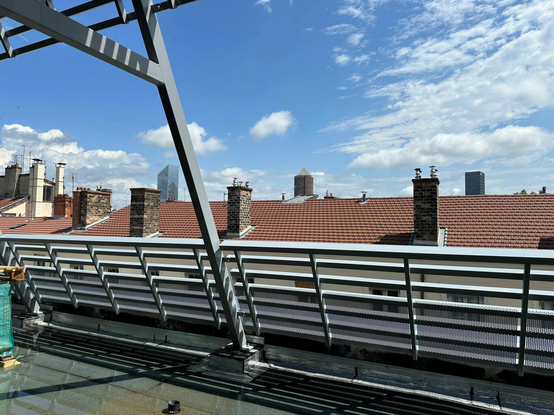 Vue depuis le haut du chantier Citadelle lors du repas de chantier : fin clos couvert
