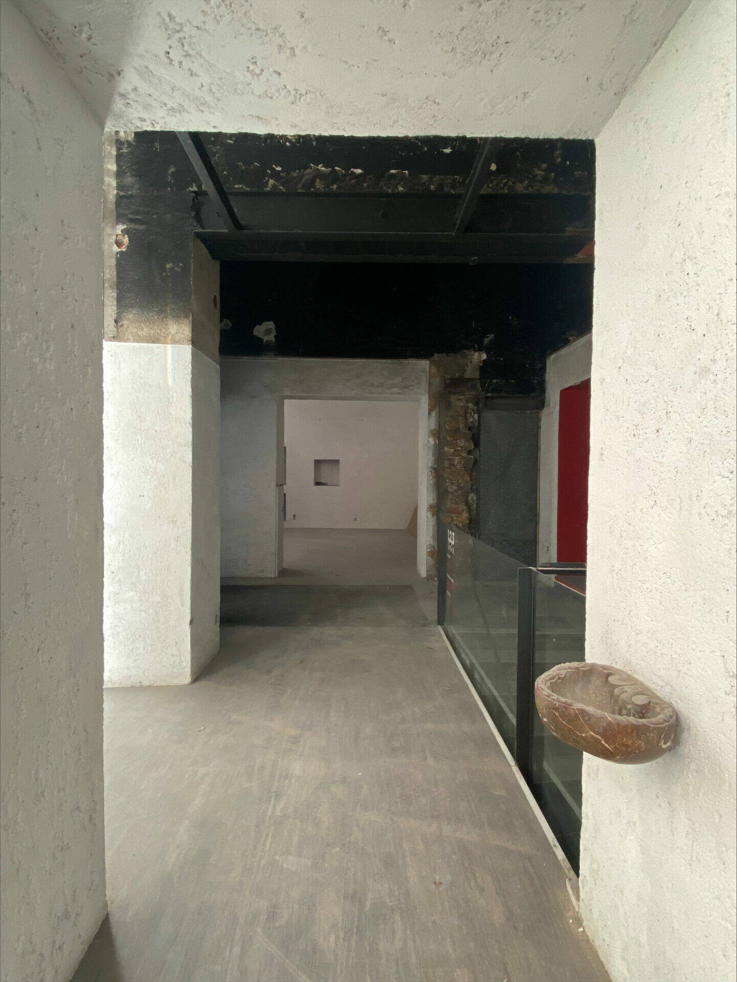 Idéalement situé le local commercial15 ZOLA à LYON 2