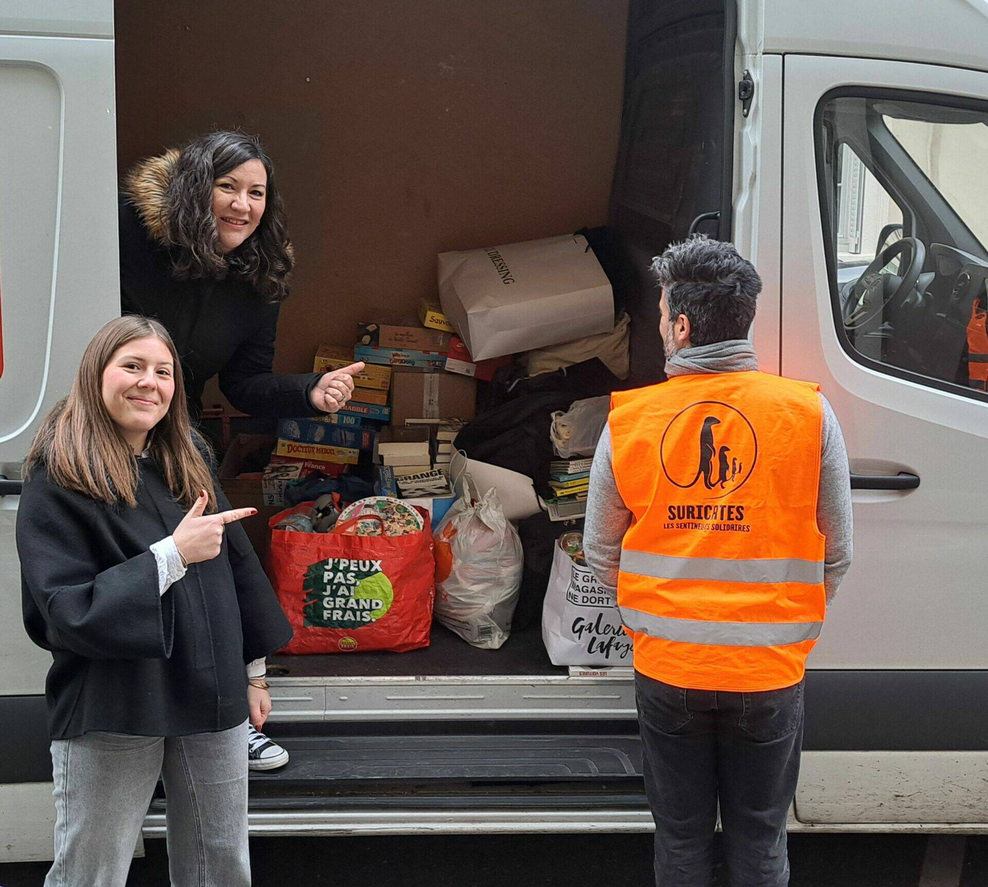 6e Sens Immobilier se mobiliste pour la collecte de don de l'association Les Suricates 'Noël solidaire'