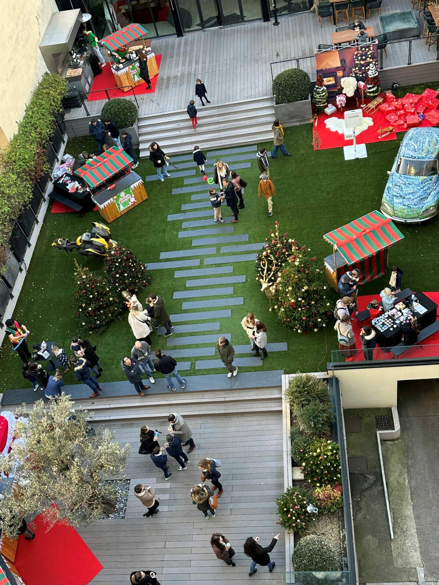Une belle grande famille pour un goûter de Noël