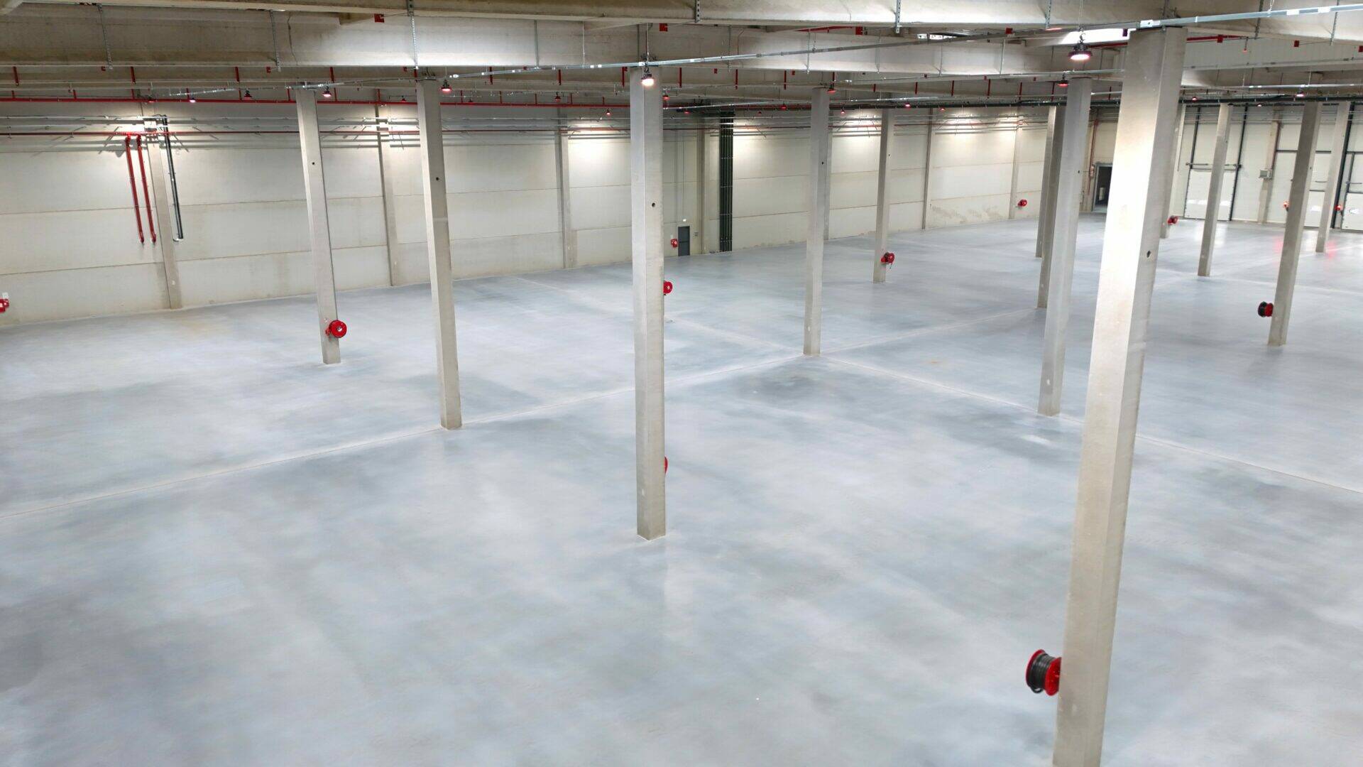 Bâtiment logistique réalisé par 6e Sens Immobilier près de Nantes, conçu pour le respect de l'environnement