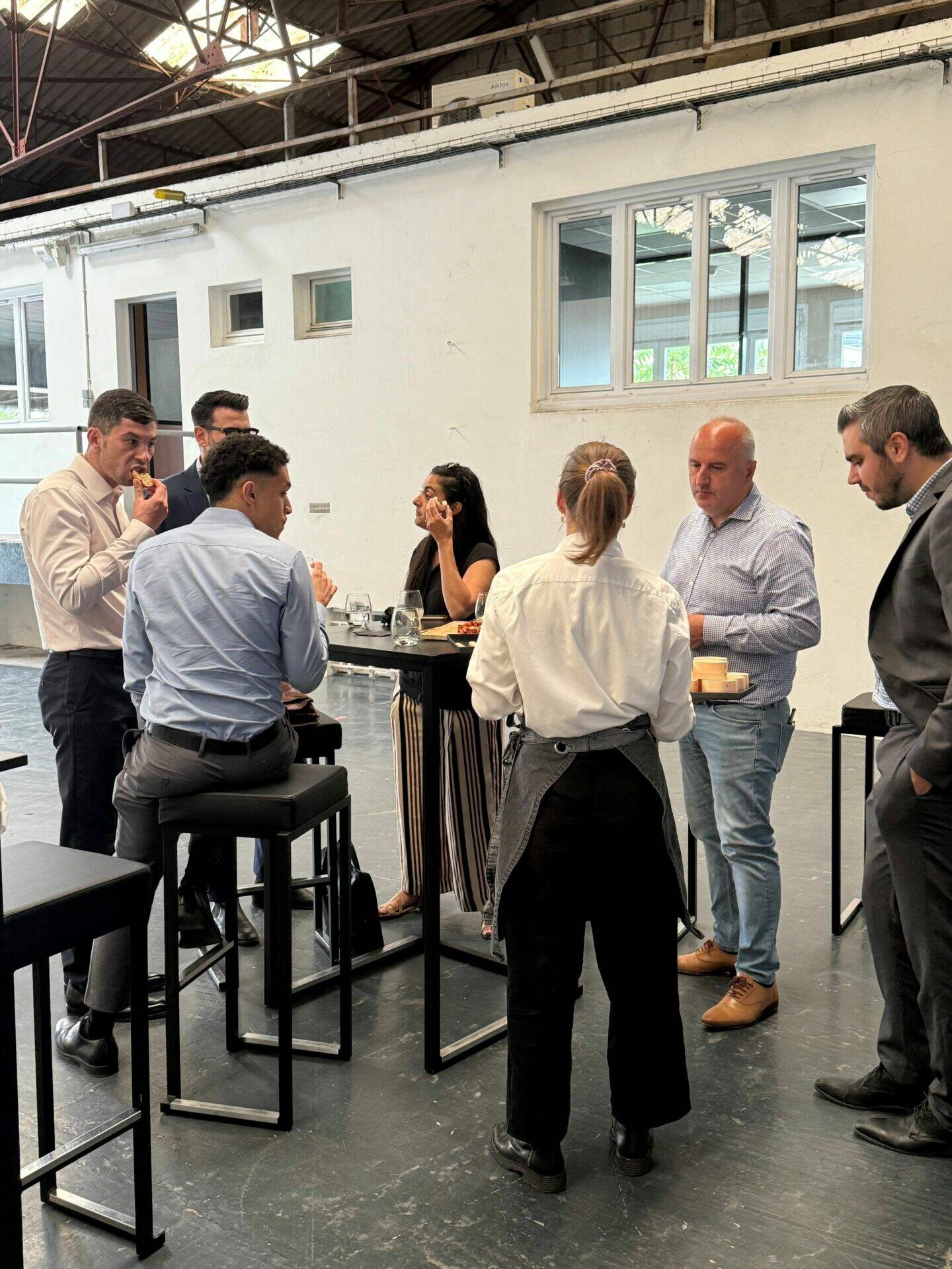 Moment convivial pour la présentation de notre opération de logistique à Aubervilliers