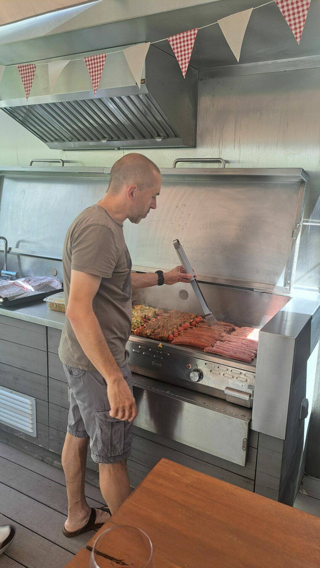On fête l'été avec un bon barbecue