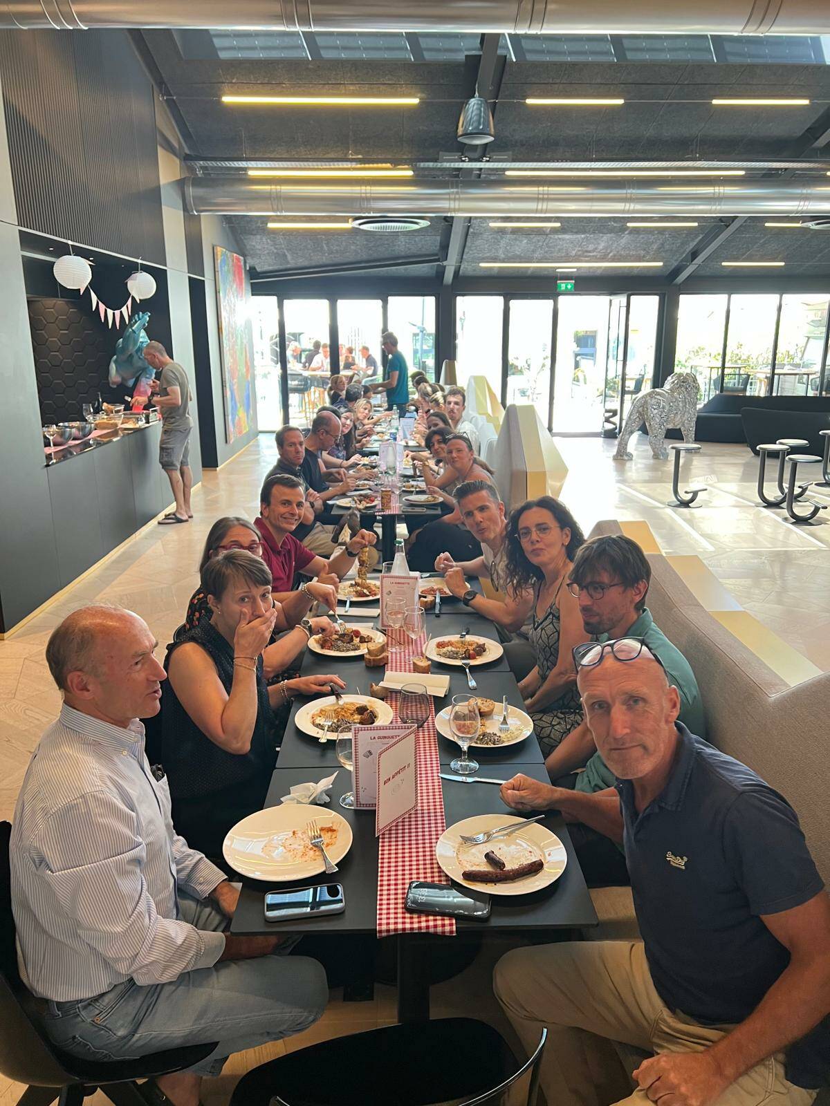 Barbecue en mode guinguette chez 6e Sens immobilier